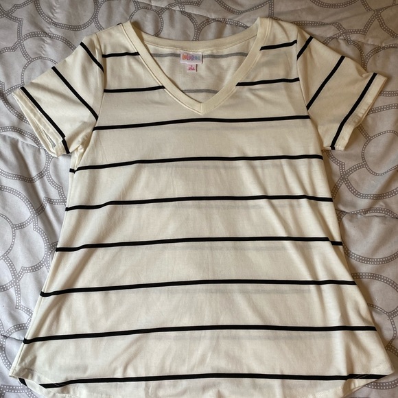 2/$20 🔥 LuLaRoe Christy Tee - Picture 1 of 3